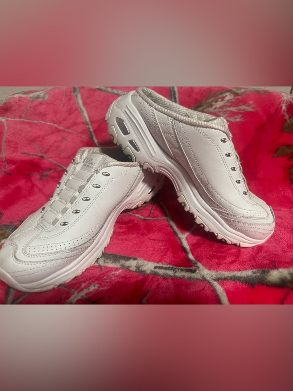 Skechers White Leather Slip-Resistant Walking Sneakers